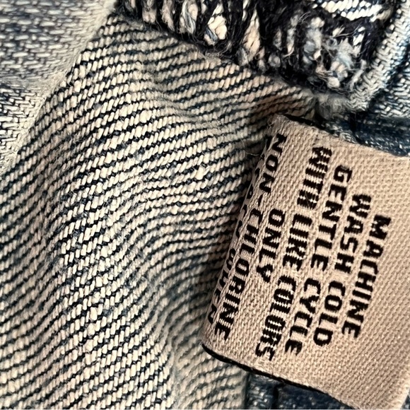 Chico’s Large / Size 14 Platinum Denim Capri Jeans - Light Wash (Chico’s 2.5) - Picture 4 of 6